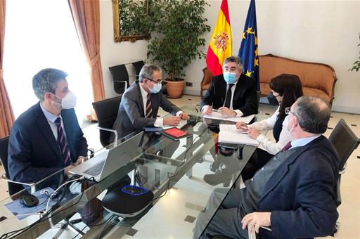 El ministro de Cultura y Deporte en la reunión con el presidente en funciones de la Federación de Gremios de Editores de España