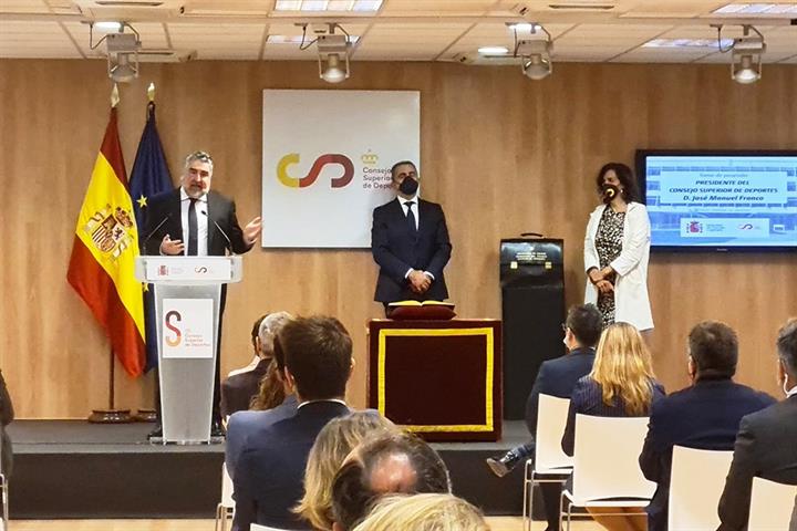 El ministro José Manuel Rodríguez Uribes junto al nuevo presidente del CSD, José Manuel Franco, y la anterior, Irene Lozano