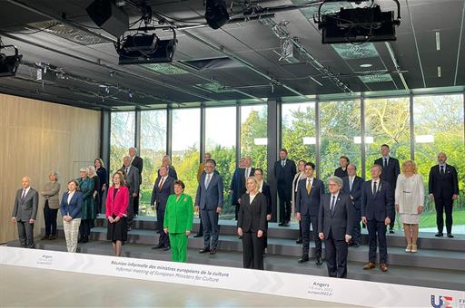 Foto de familia de los ministros y ministras de Cultura de la Unión Europea