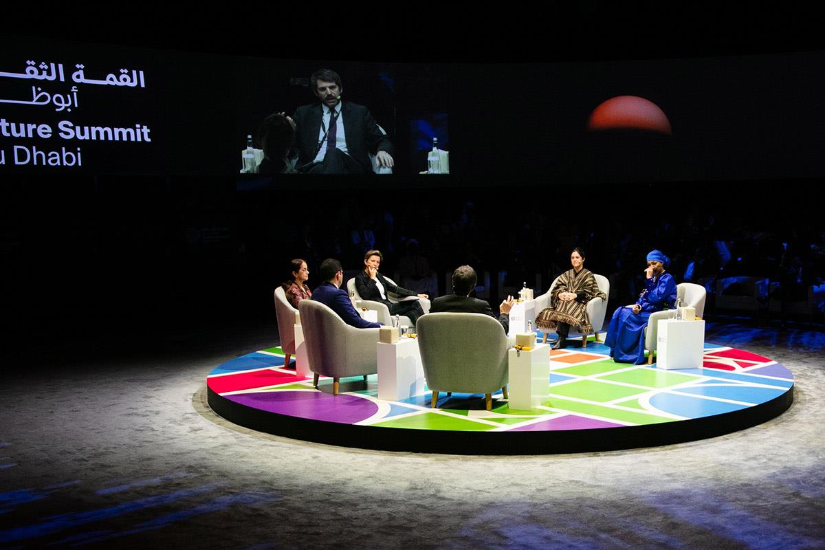 Imagen del artículo Urtasun avanza en la Cumbre de Cultura de Abu Dhabi que la IA, la 'Cultura de la Paz' y los derechos culturales serán ejes de Mondiacult 2025