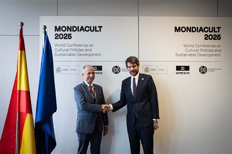 El ministro de Cultura, Ernest Urtasun, y el embajador de Palestina en España, Husni Abdel Wahed