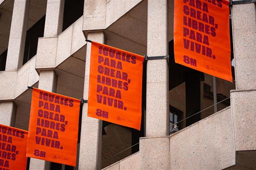 Banderolas por el Día Internacional de la Mujer del Ministerio de Cultura.