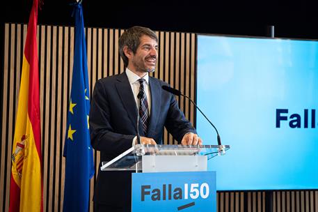 El ministro Urtasun, durante la presentacion del programa de conmemoración del 150 aniversario del nacimiento de Falla
