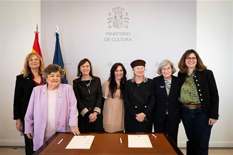 Representantes de la asociación feminista 'El Club de las 25'