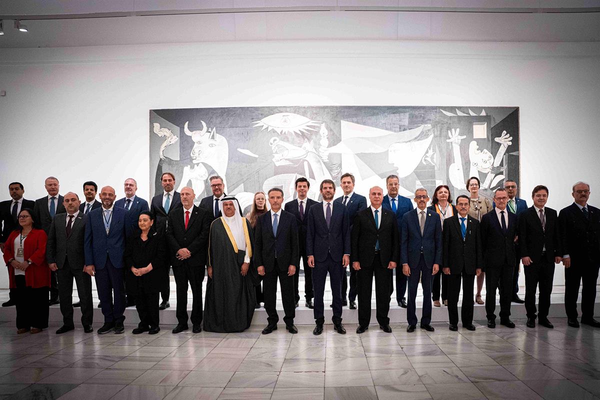 El ministro de Cultura, Ernest Urtasun, junto al resto de participantes en la Conferencia Ministerial por la Cultura Palestina.