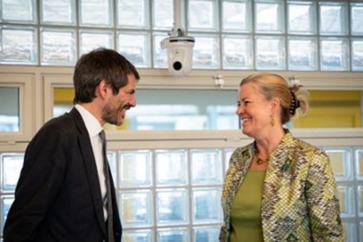 El ministro de Cultura, Ernest Urtasun, junto a la alta comisionada adjunta del Alto Comisionado de las Naciones Unidas