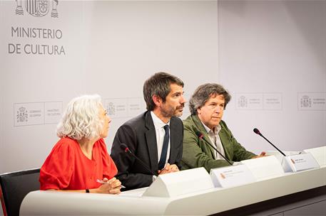 El ministro de Cultura, Ernest Urtasun, durante la presentación del programa 'Cine Vecino'