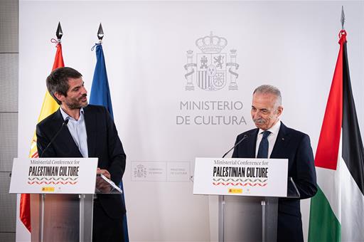 El ministro Ernest Urtasun, y el embajador de Palestina, Husni Abdel Wahed, en la presentación de la conferencia.