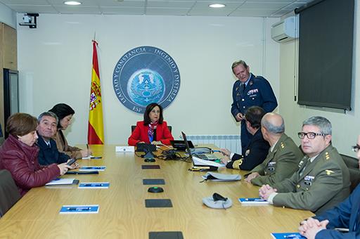 Margarita Robles durante la visita