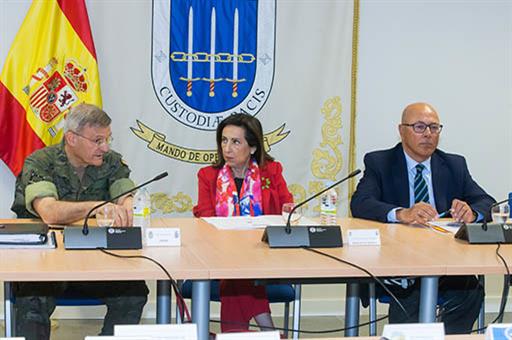 Margarita Robles en su visita a la sede del Mando de Operaciones del Estado Mayor de la Defensa