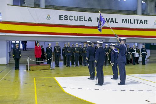 Margarita Robles visita la Escuela Naval Militar de Marín