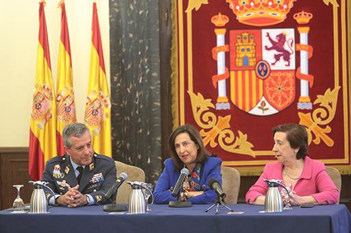 Margarita Robles inaugura las I Jornadas de Seguridad y Defensa para profesionales de medios de comunicación