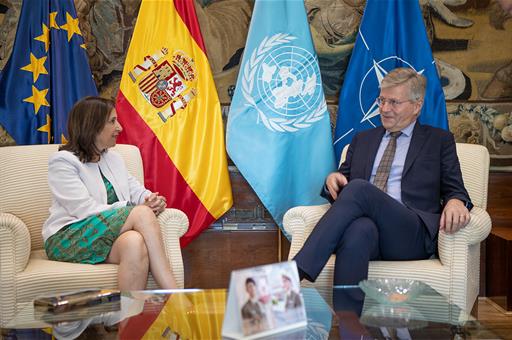 Margarita Robles durante su encuentro con Jean Pierre Lacroix