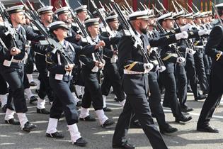 Representación del ejército de la Armada, durante el desfile militar del 12 de octubre