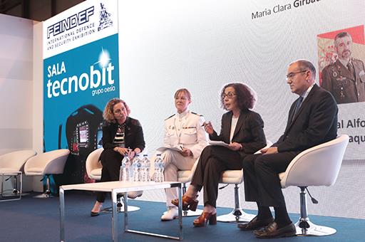Un momento de la celebración del 'Foro Mujer' en el marco de la Feria Internacional de Seguridad y Defensa 