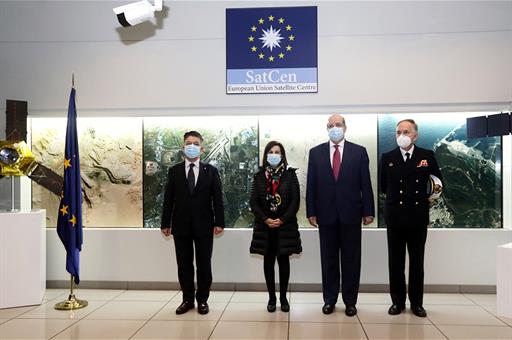 5/11/2020. La ministra de Defensa visita el Centro de Satélites de la Unión Europea