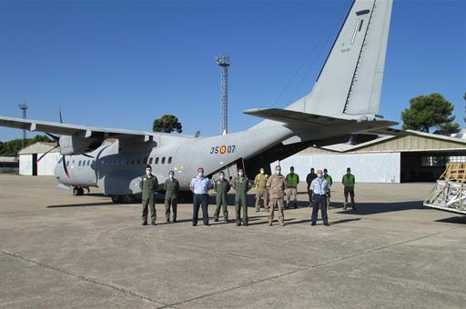 Avión y efectivos del Ejército del Aire