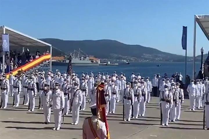 Entrega de despachos en la Escuela Naval Militar de Marín