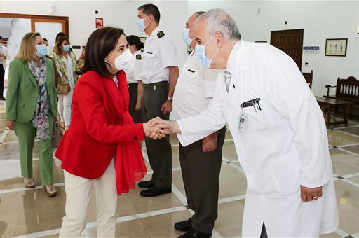 La ministra Margarita Robles en el Hospital General de la Defensa de Zaragoza