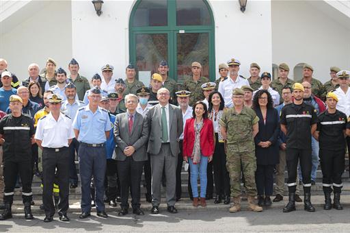 La ministra Robles en la foto de familia