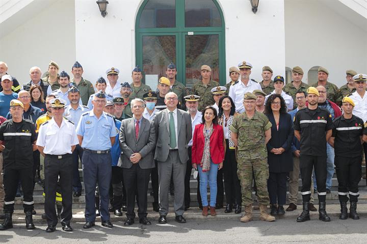 La ministra Robles en la foto de familia
