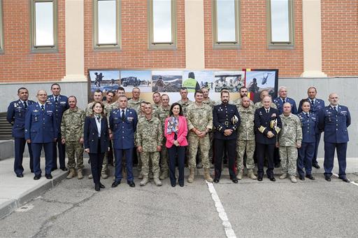 La ministra de Defensa, Margarita Robles, visita el Escuadrón de Apoyo al Despliegue Aéreo (EADA) en la Base Aérea de Zaragoza