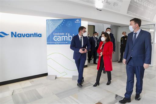 La ministra Robles durante su visita a los astilleros de Navantia en Ferrol