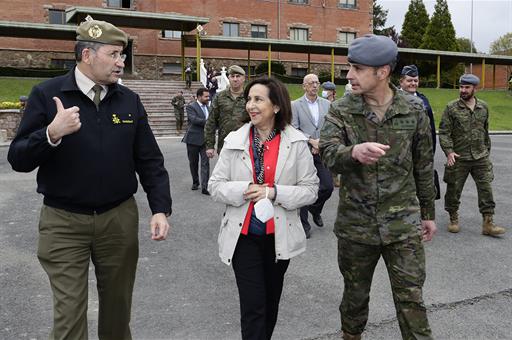 Margarita Robles durante la visita