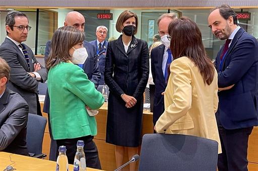 La ministra de Defensa, Margarita Robles, con varios homólogos europeos en Bruselas