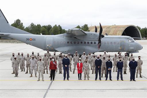 La ministra Robles durante su visita a la Base Aérea de Los Llanos y al del Polvorín de Chinchilla