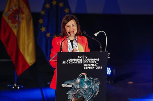 La ministra de Defensa, Margarita Robles, durante su intervención en la sesión inaugural