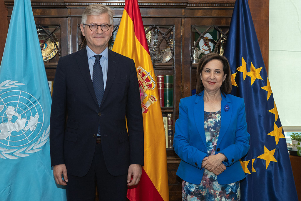 La ministra Margarita Robles y el secretario general adjunto de Operaciones de Paz de Naciones Unidas, Jean Pierre Lacroix