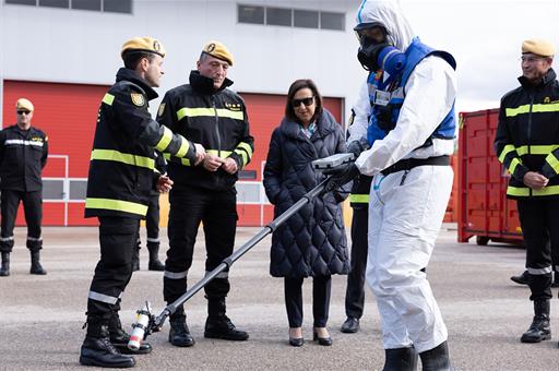 La ministra Margarita Robles visita las instalaciones de la Unidad Militar de Emergencias en la Base Aérea de Torrejón.