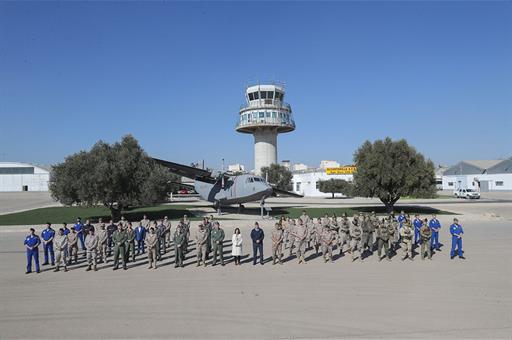2/02/2023. La ministra de Defensa elogia el trabajo de la Base Aérea de Alcantarilla en el 75 aniversario de su escuela de paracaidistas. Fo...