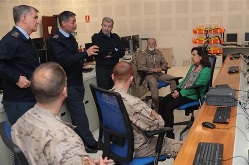 3/01/2023. Margarita Robles visita la Jefatura del Sistema de Vigilancia y Control Aeroespacial (JSVICA) en Torrejón. La ministra Margarita ...