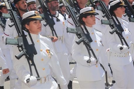Unidades desfilando en el Día de las Fuerzas Armadas