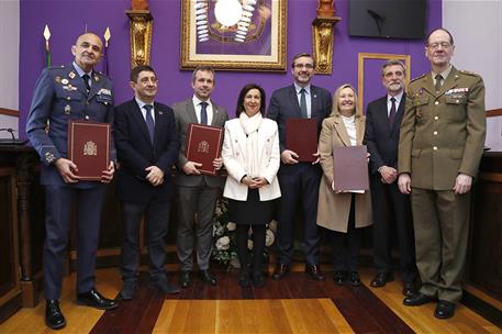 La ministra Margarita Robles la Oficina del Centro Tecnológico de Desarrollo y Experimentación de Jaén