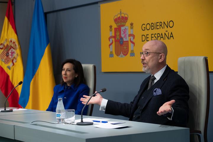 La ministra de Defensa, Margarita Robles, y su homólogo de Ucrania, Oleksii Reznikov, durante la rueda de prensa conjunta