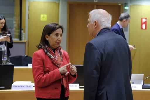 La ministra Margarita Robles y el Alto Representante de la Unión para Asuntos Exteriores y Política de Seguridad, Josep Borrell