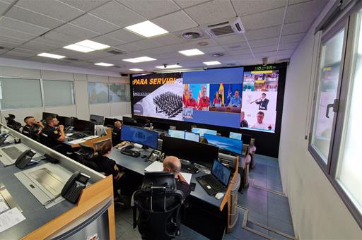 Videoconferencia de Margarita Robles con los mandos de la UME sobre el incendio de Tenerife