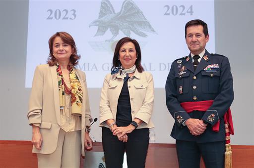 Robles preside la apertura del curso académico, en la Academia General del Aire y del Espacio