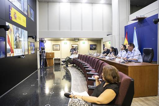 La ministra de Defensa en funciones, Margarita Robles, mantiene una videoconferencia con el jefe del contingente en Líbano