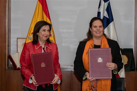 23/03/2023. Margarita Robles receives Chile's Minister for National Defence. The Minister for Defence, Margarita Robles, with her Chilean co...