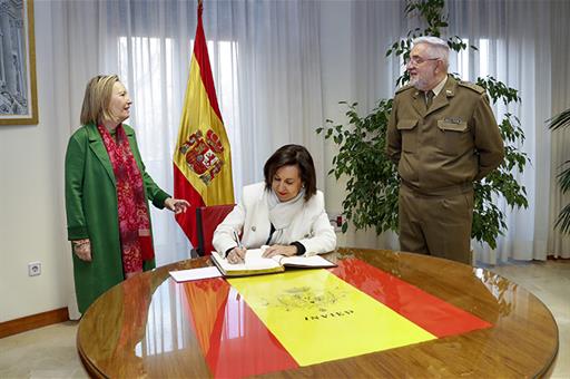 La ministra de Defensa, Margarita Robles, visita el Instituto de Vivienda, Infraestructura y Equipamiento de la Defensa (INVIED)