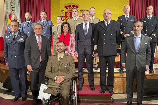 La ministra de Defensa, Margarita Robles, preside en Sevilla la entrega de la X edición de los premios 'Sabino Fernández Campo'