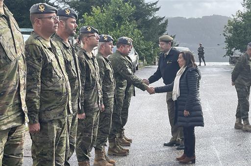 La ministra de Defensa en funciones, Margarita Robles, durante su visita a la Brigada 'Galicia' VII.