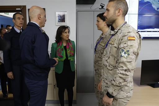 La ministra de Defensa, Margarita Robles, durante su visita