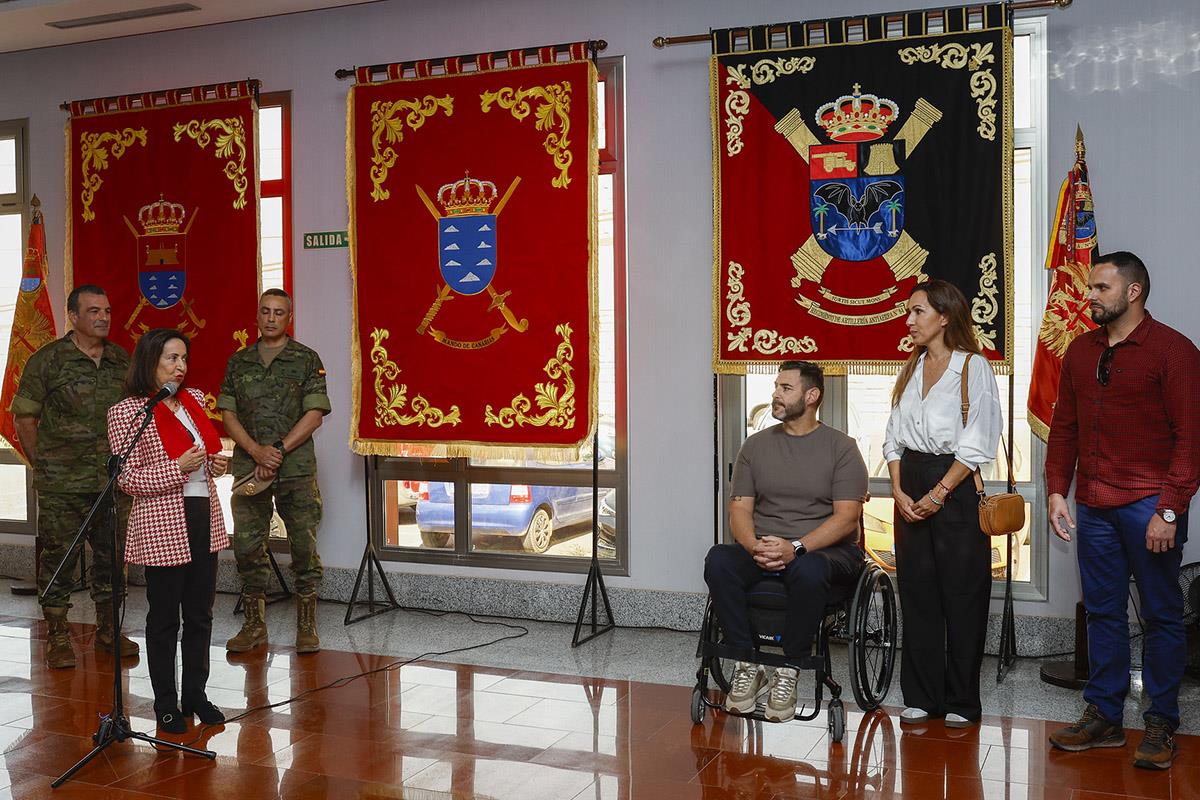 Imagen del artículo La ministra de Defensa agradece a la Brigada 'Canarias' y al Regimiento de Artillería Antiaérea su labor de disuasión esencial en las misiones