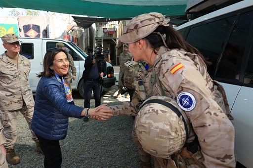 8/02/2024. Cooperation Spain Iraq in the military and industrial sphere. The Minister for Defence, Margarita Robles, greets a soldier during...