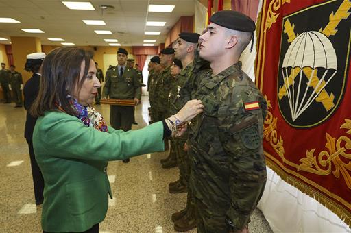 Imagen del artículo La ministra de Defensa impone condecoraciones a miembros de la Brigada Paracaidista por su papel en la misión del Líbano